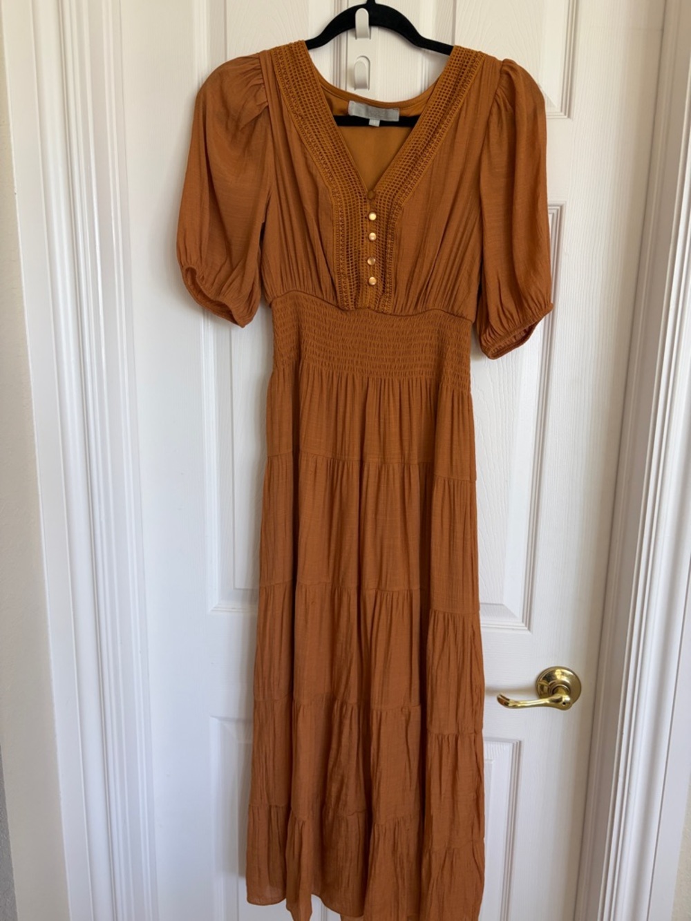 J Gee size Small Like new Women's Rust Tiered Gauzy Maxi Dress with Puff Sleeves